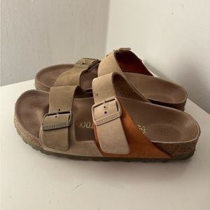 Birkenstock Arizona Split Nubuck Leather in Sandcastle/Khaki